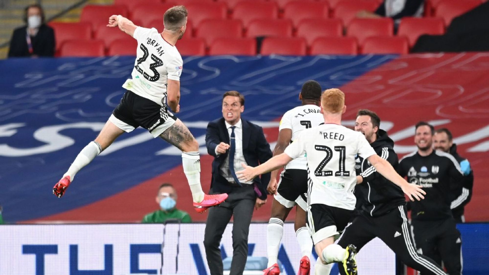 他采用了创 他采用了创